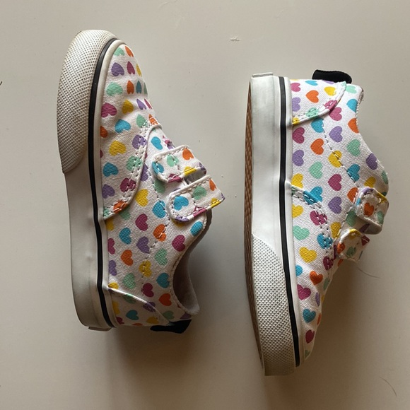 Toddler Heart Vans - Picture 3 of 4